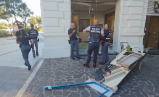 Pescara - Furto con spaccata in una gioielleria, indagini in corso